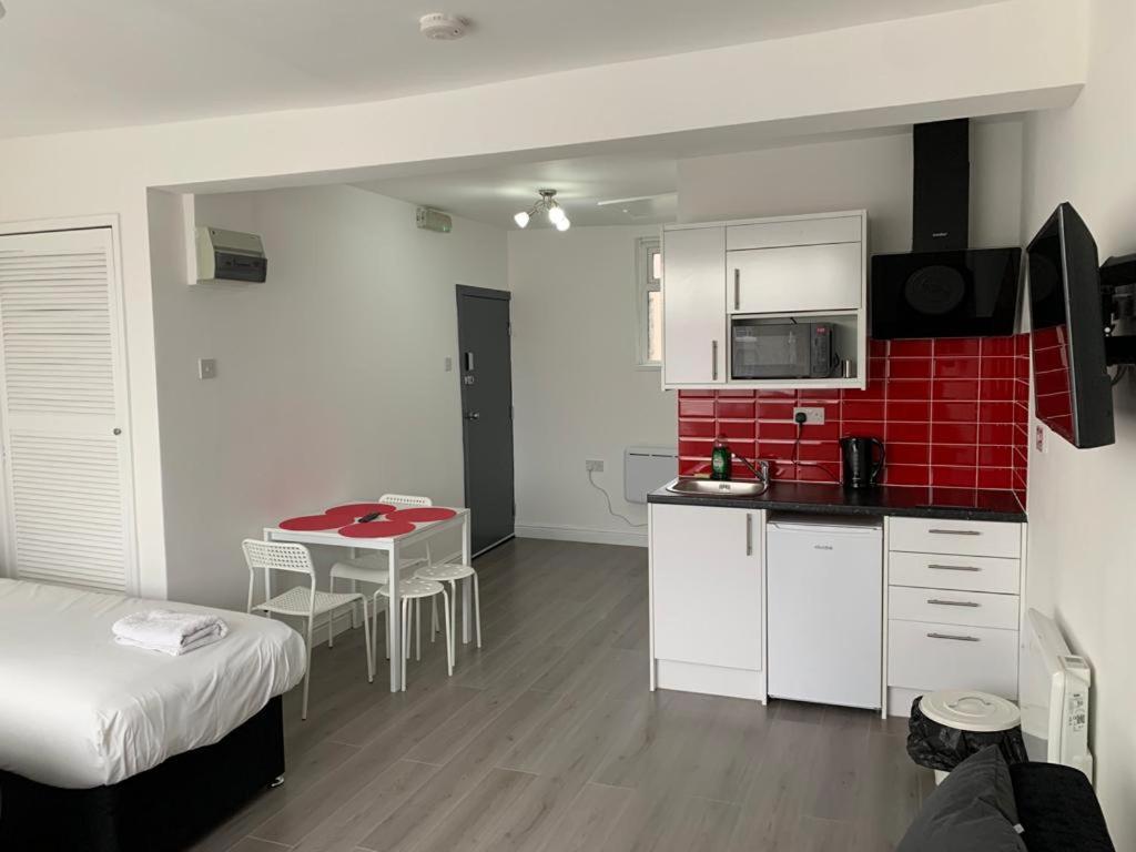 Comfortable - Cosy - Budget Studios In City Center Londra Dış mekan fotoğraf